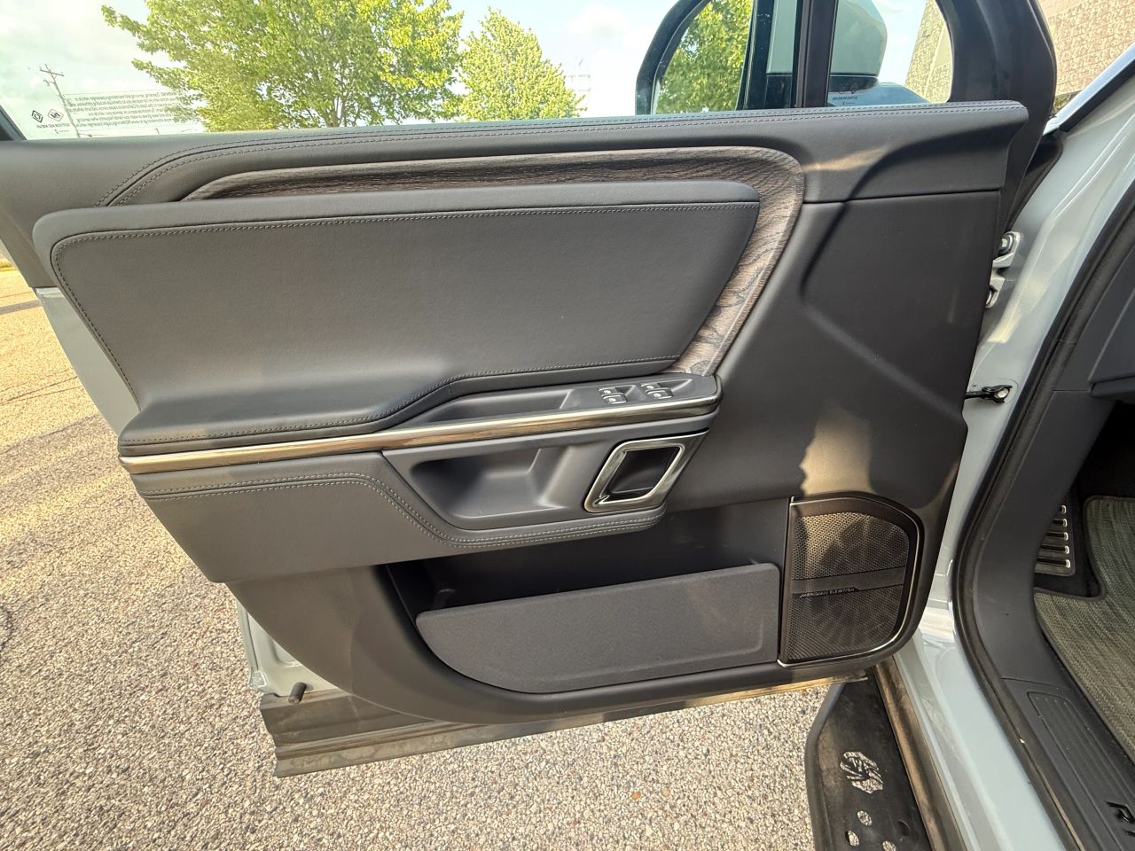 Interior 11