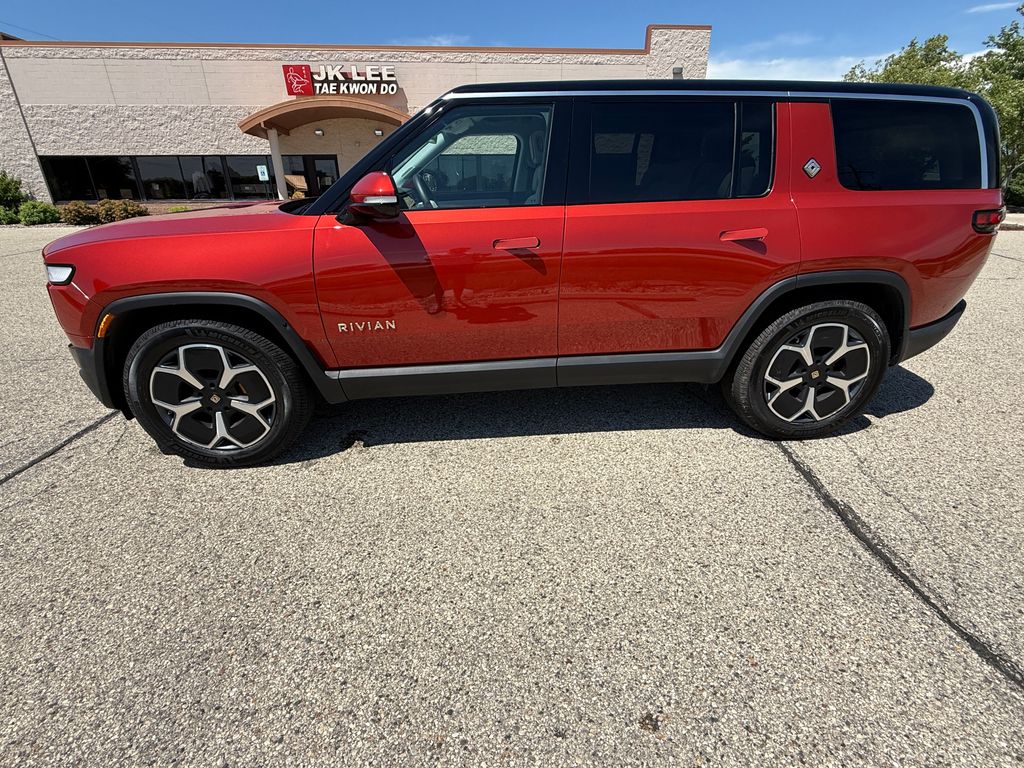 Rivian R1S