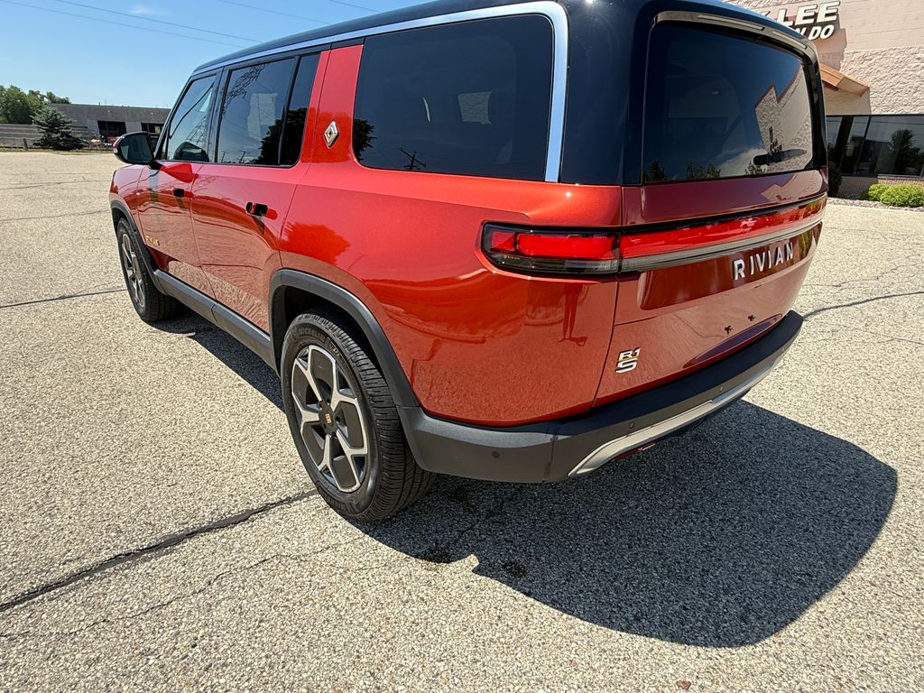 Rivian R1S