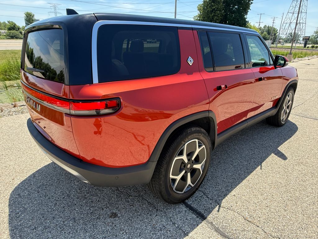 Rivian R1S