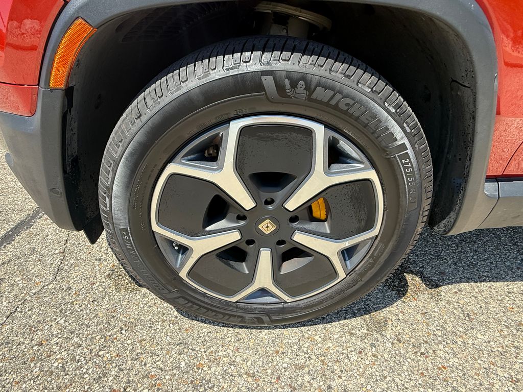 Rivian R1S