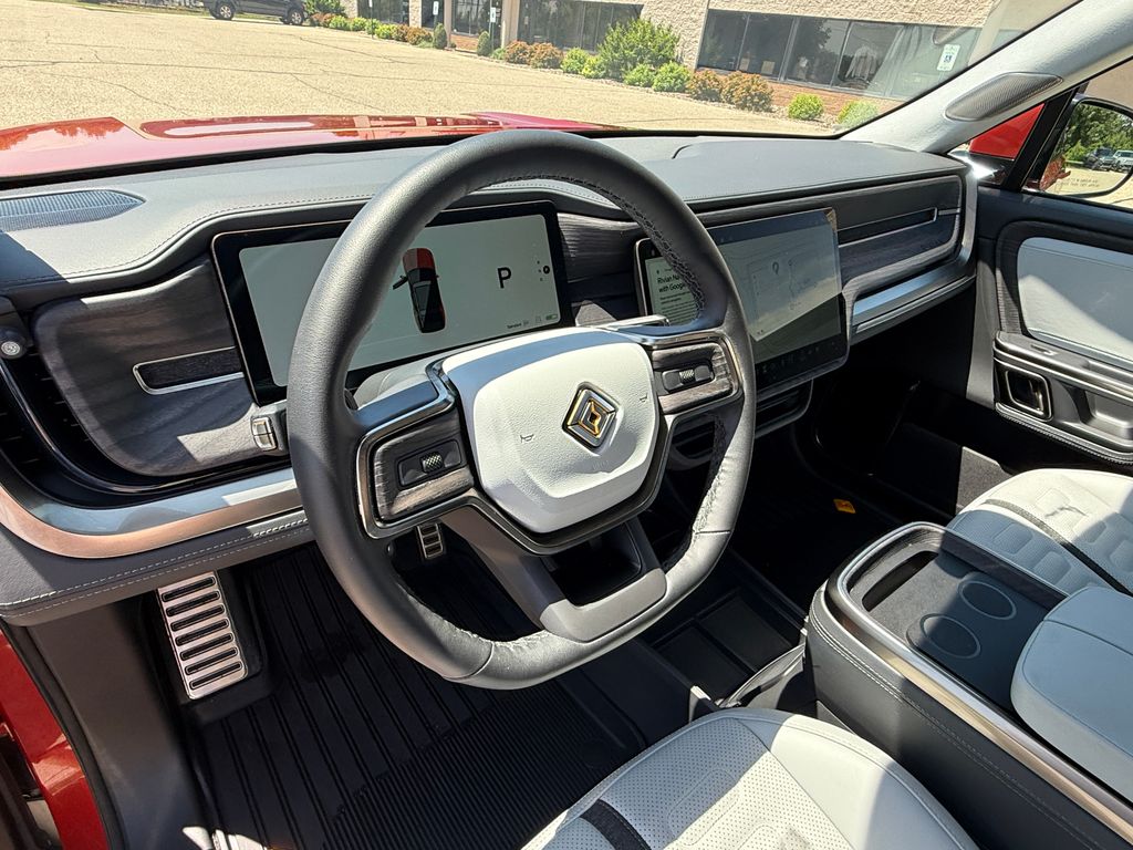 Rivian R1S
