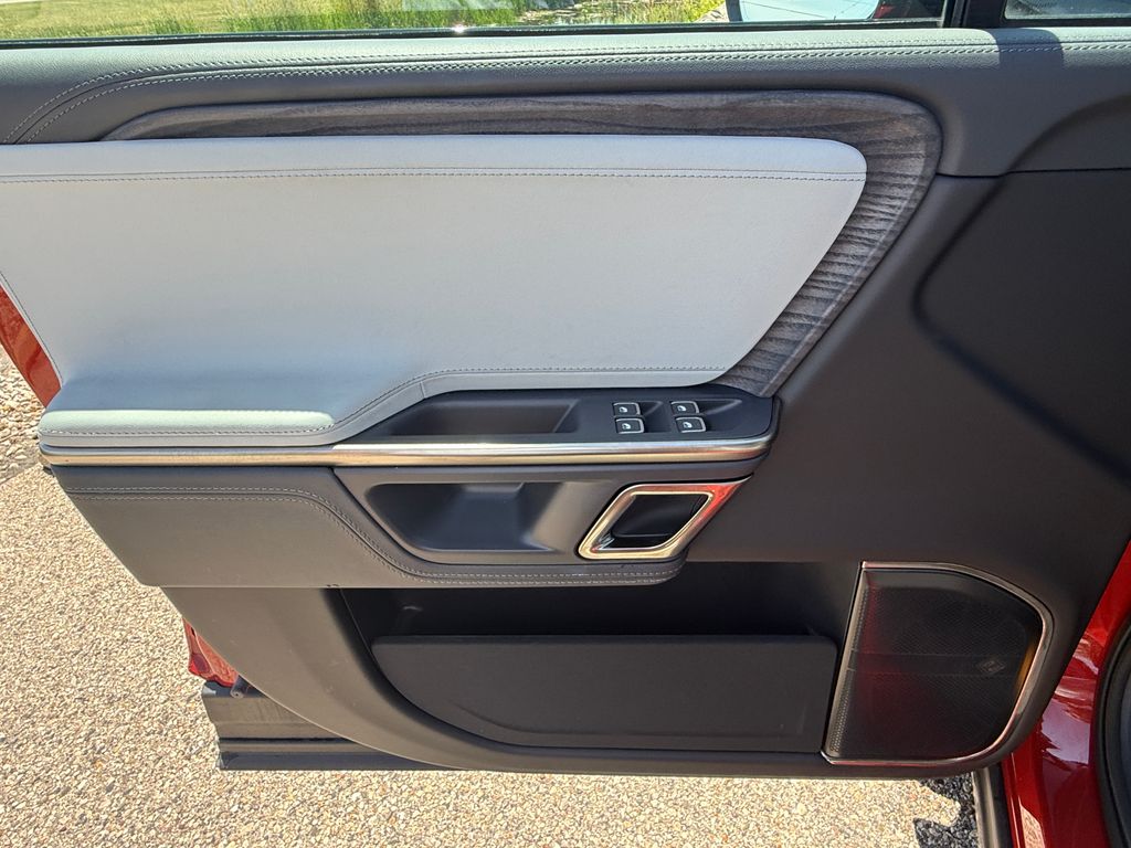 Rivian R1S