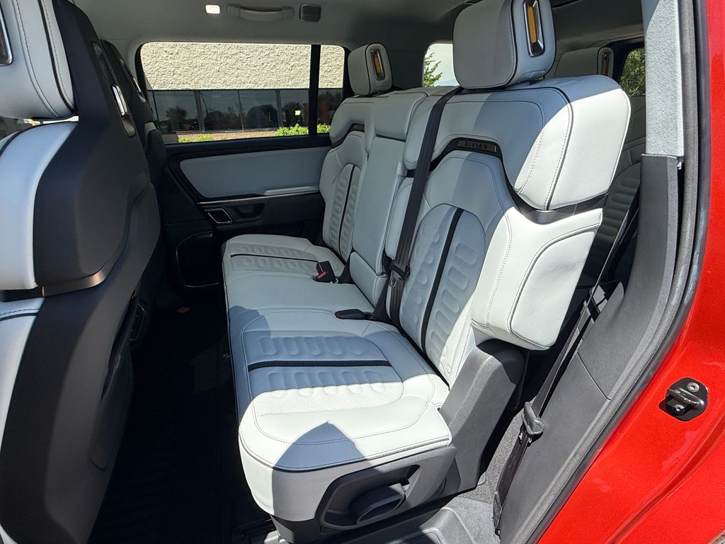 Rivian R1S