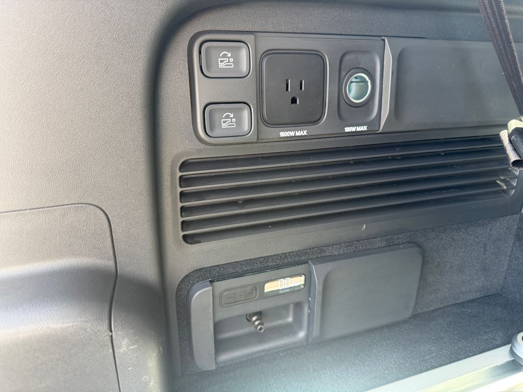 Rivian R1S