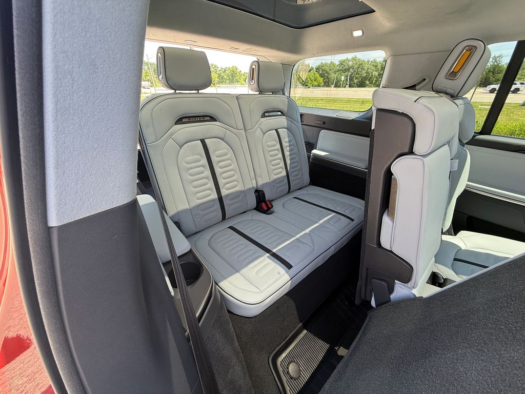 Rivian R1S