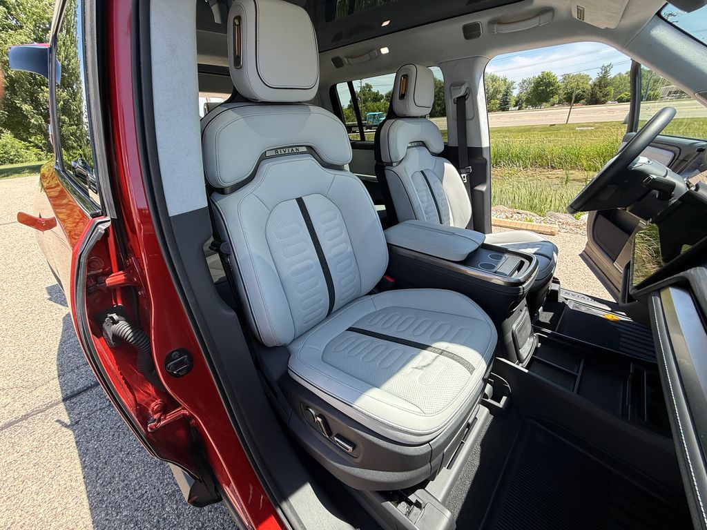 Rivian R1S