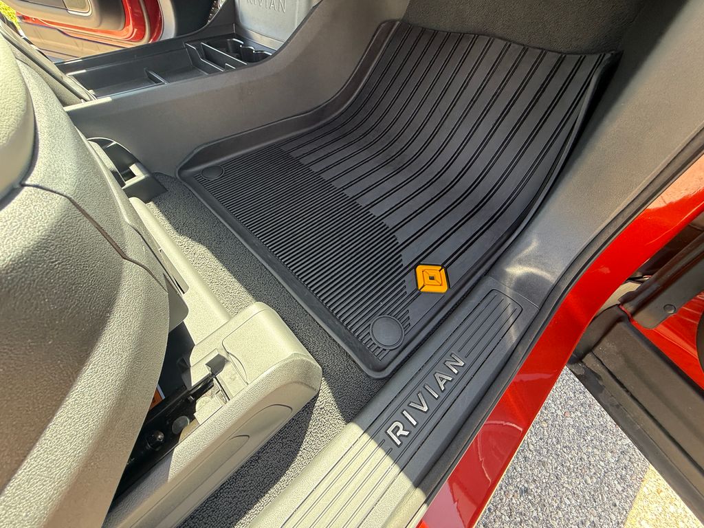 Rivian R1S