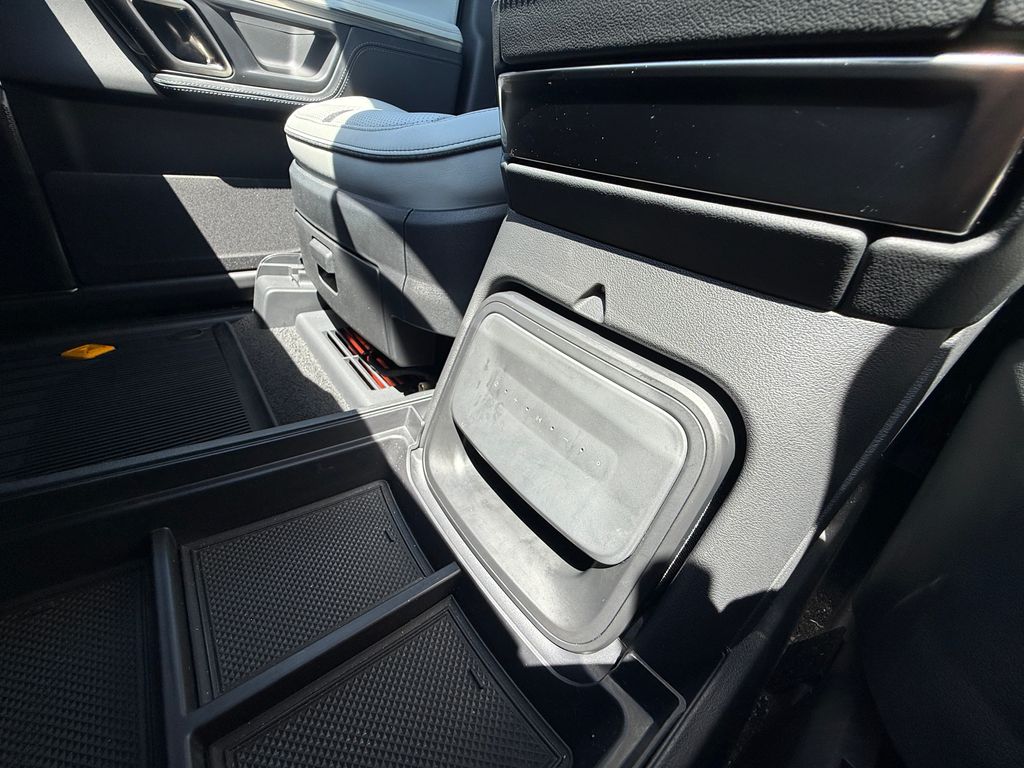 Rivian R1S