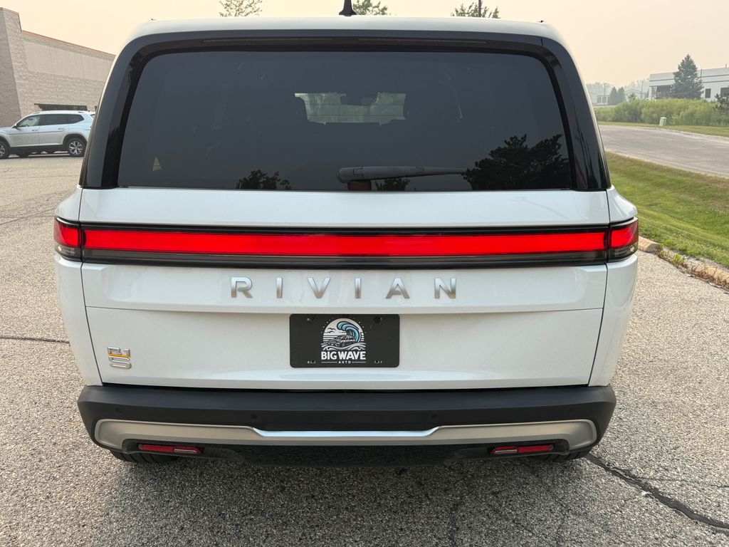 Rivian R1S