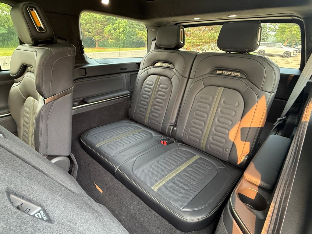 Rivian R1S