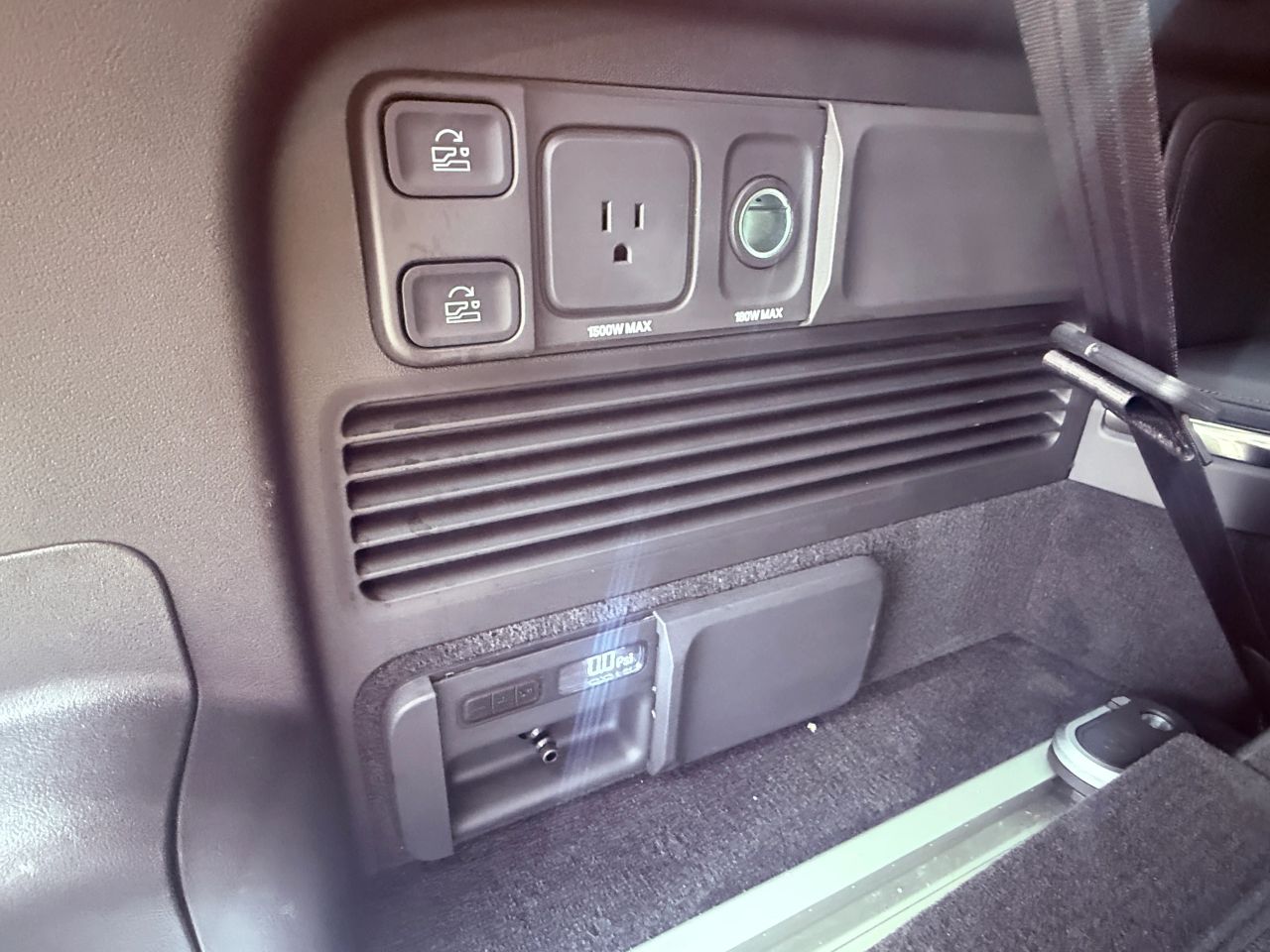 Interior 18