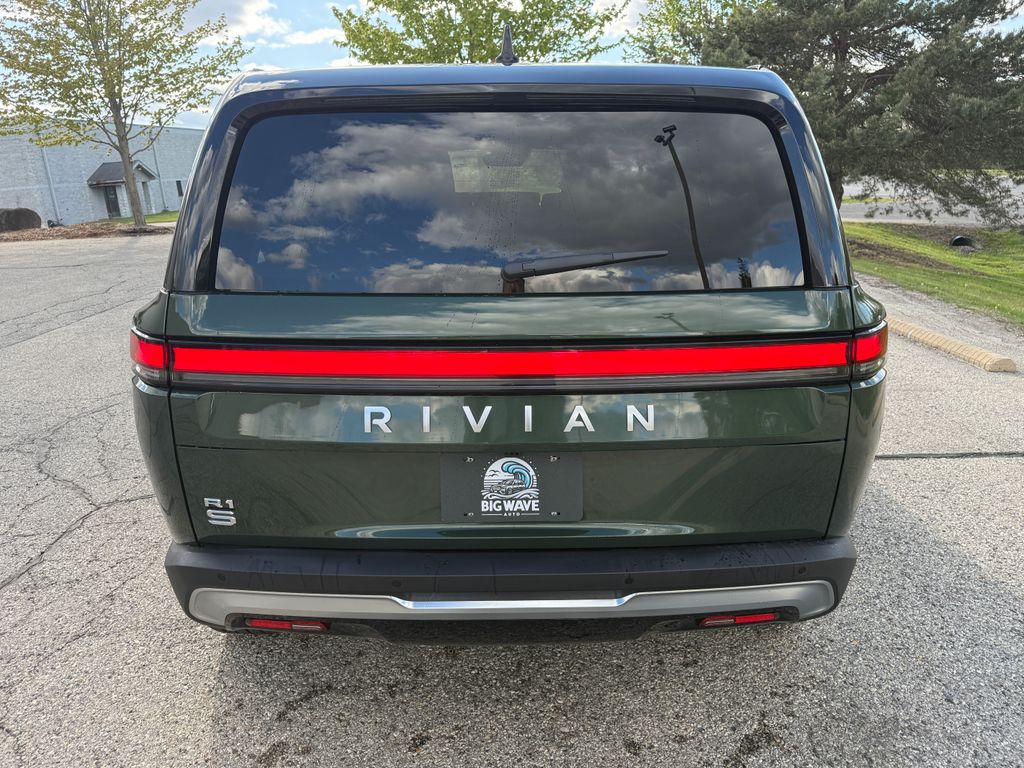 Rivian R1S