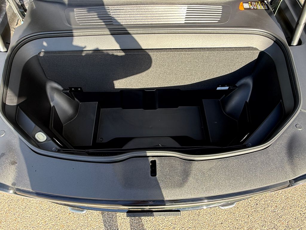 Rivian R1S