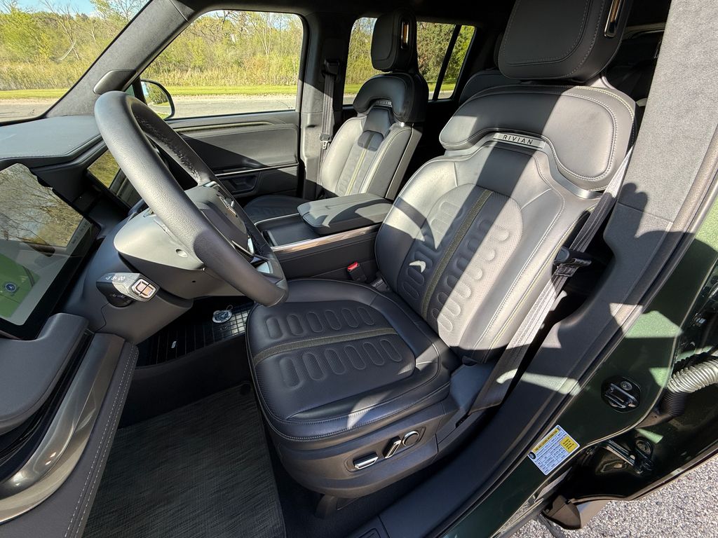 Rivian R1S