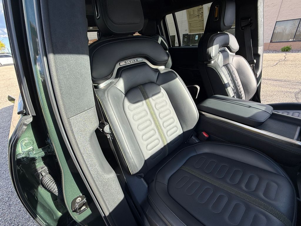 Rivian R1S