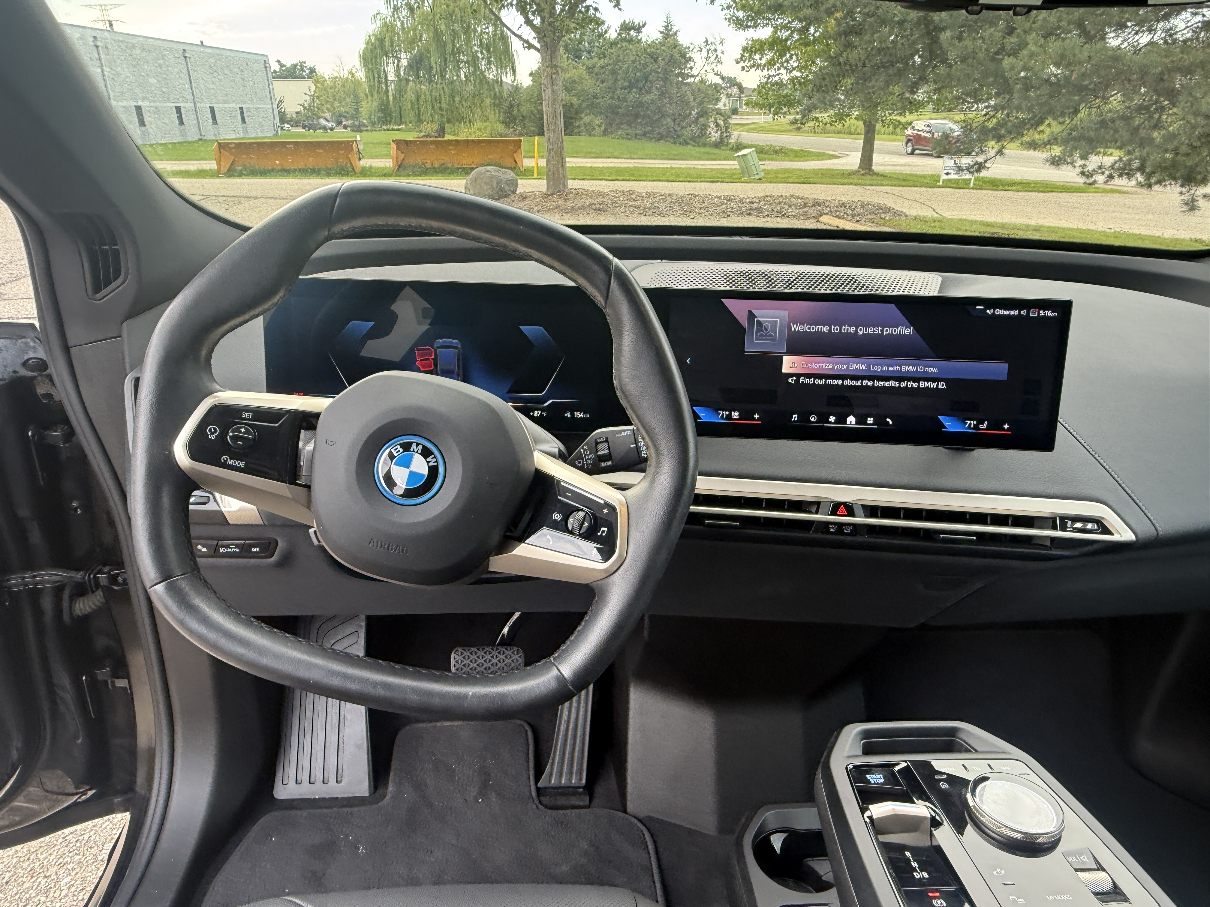 BMW iX